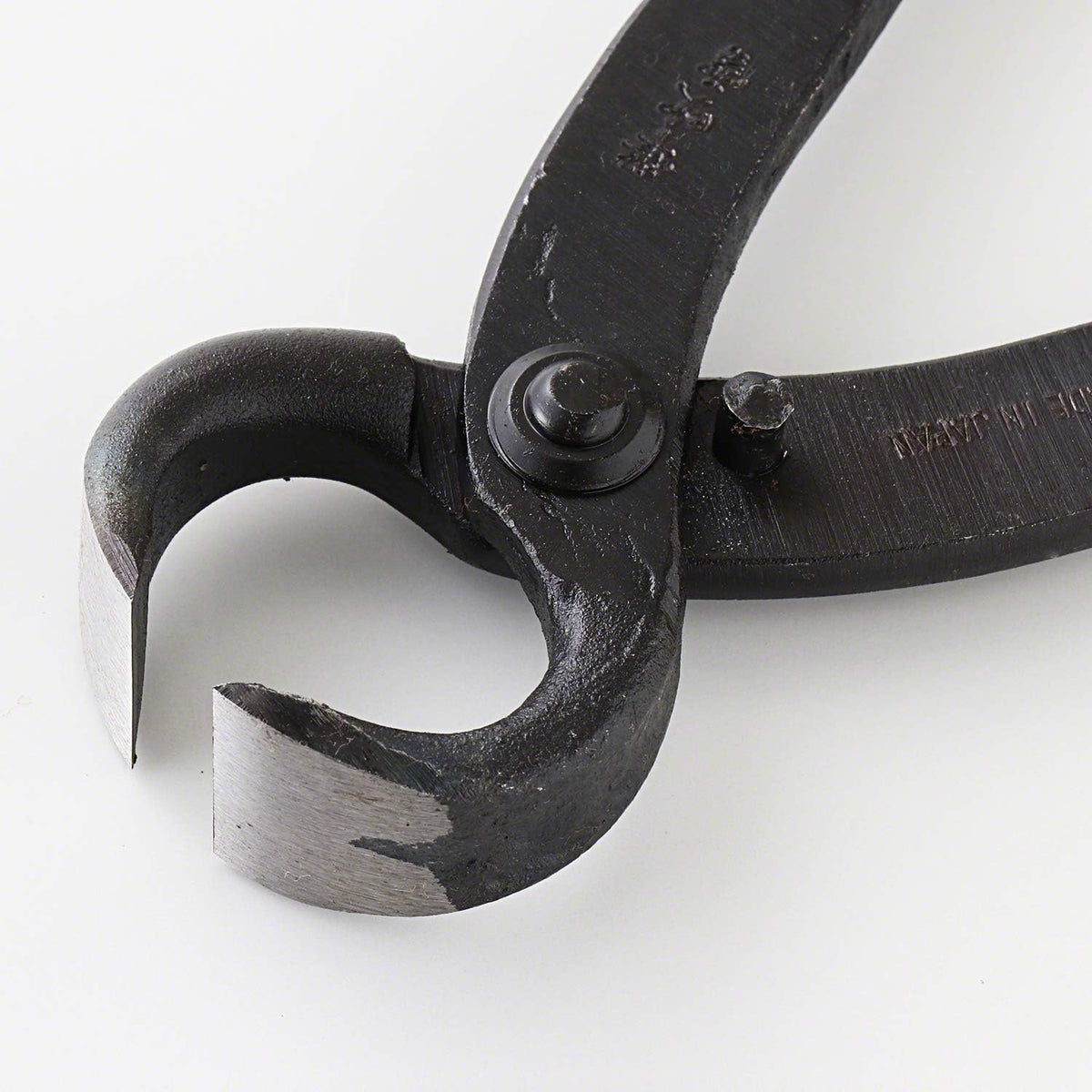 Wazakura Hand Forged Bonsai Root Cutter MADE IN JAPAN 6.7 inch (170 mm), Black Carbon Steel Bonsai Tree Cutter for Branch and Roots, Multipurpose Japanese Gardening Tools