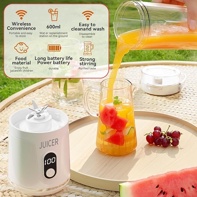Portable Personal Electric USB Juicer，600ML Mini Blender Portable Blender For Shakes and Smoothies juice，12 Blades Great for Mixing，Compact、Convenient and Versatile (white)