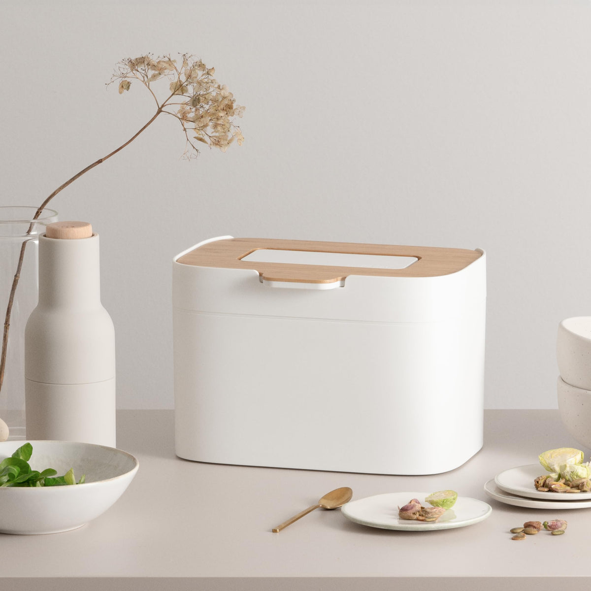 KAZAI. Compost Bin Kitchen 'Elin' | 1.2 GAL / 4.5L Countertop Compost Bin with Wooden Lid & Filter | Odor-Free, Dishwasher Safe, with Inner Bucket | Small Indoor Kitchen Composter | Off-White/Bamboo